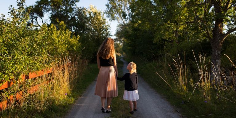 12 Scholarships for Single Moms