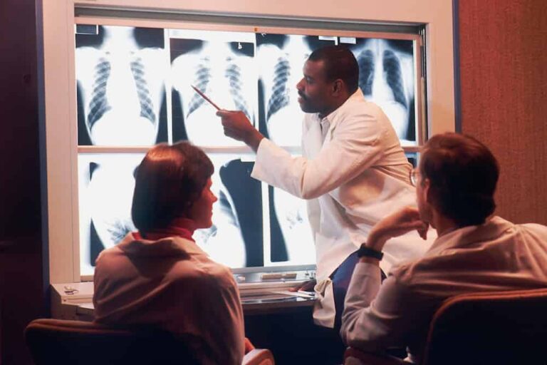 What is the Process of Becoming an X-Ray Technician?